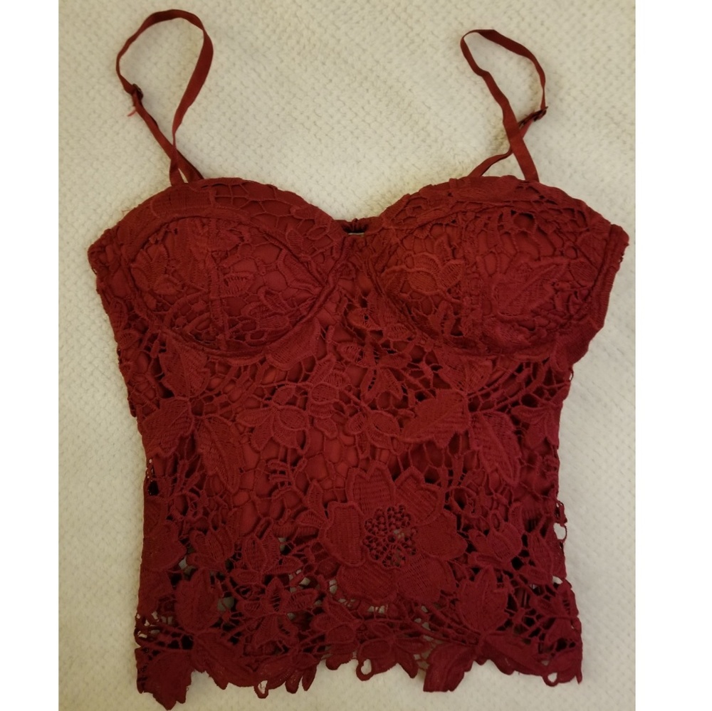 Sans Souci lace cropped tank